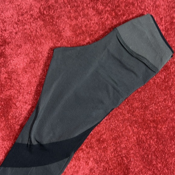 Lulu Seamless High-Rise Training Tight - Picture 6 of 6